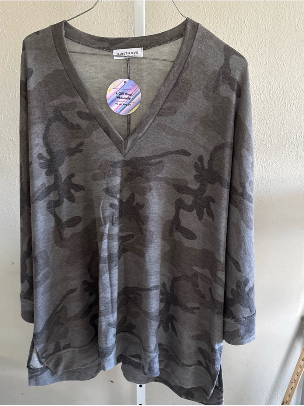 Women's Gray Camo V-Neck Pullover Top Size Small